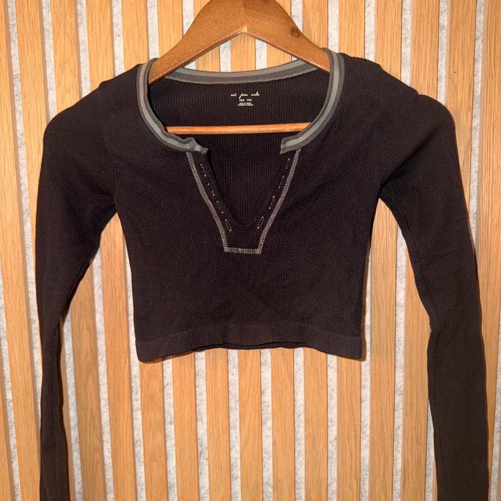 Black Long Sleeve Crop Top
